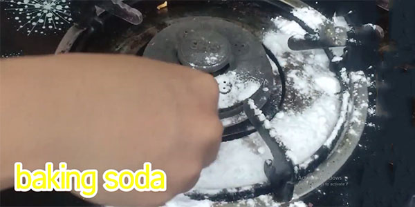 Banking soda làm sạch bếp nấu vô cùng nhanh và hiệu quả