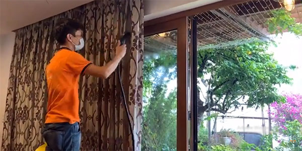 Bạn có thể vệ sinh tuần/lần, tháng/ lần,..tùy thuộc vào mức độ bẩn sạch của rèm cửa nhà bạn