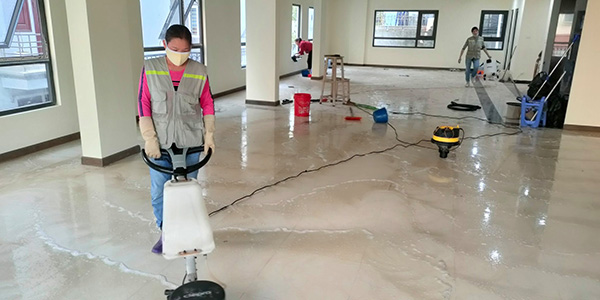 Công nhân vệ sinh công nghiệp