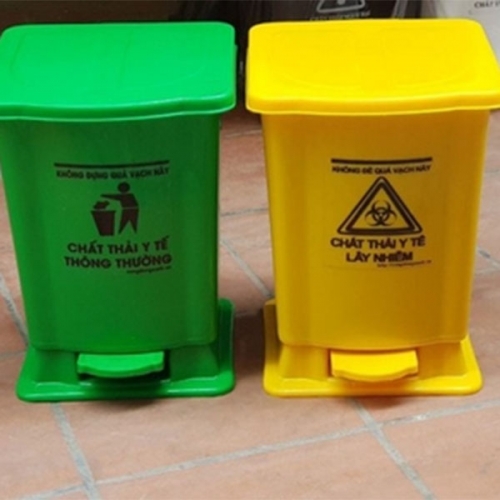 Thùng rác chân đạp 15L