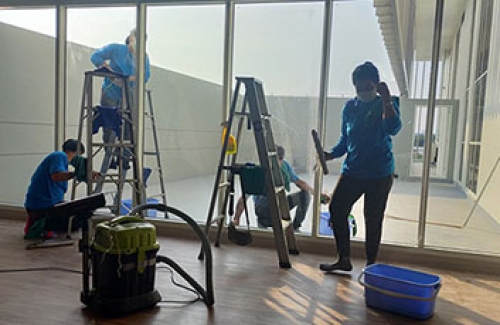 Tiêu chí để lựa chọn dịch vụ lau kính tòa nhà an toàn tại Ninh Bình